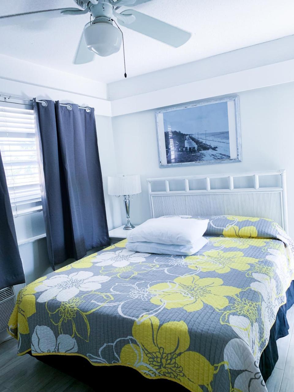 Coral Tides Resort 폼파노 비치 외부 사진